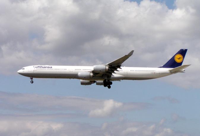 Airbus A340-600 légitársaság a Lufthansa 
