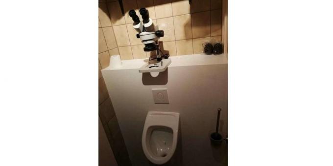 Mikroszkóp a WC