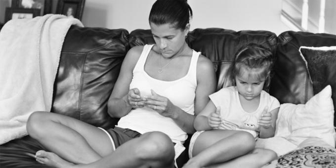 Emberek nélkül okostelefonok - anya és lánya