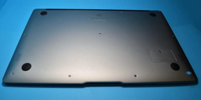 Chuwi LapBook Air. Az alsó felülete