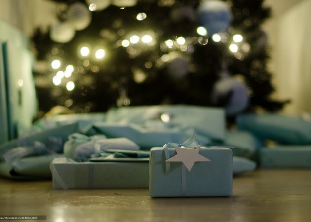 Díszíteni a karácsonyfát: ajándékok