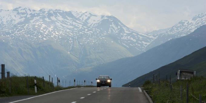 Az út a Oberalp át Svájcban