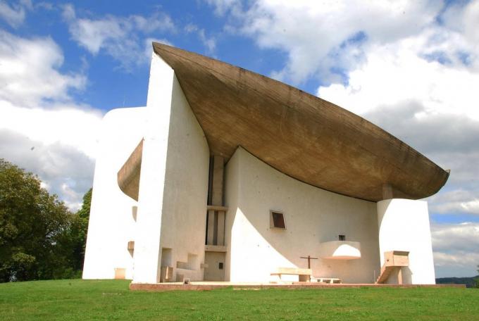Európai építészet: Le Corbusier Chapelle La Notre Dame du Haut