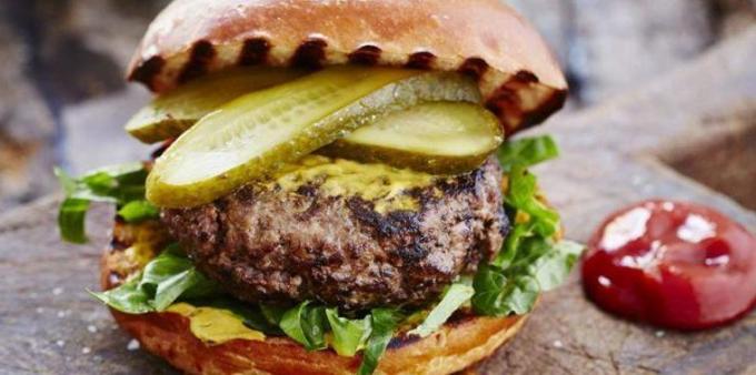 Marhahús ételek: Burger fűszeres marhahús szelet