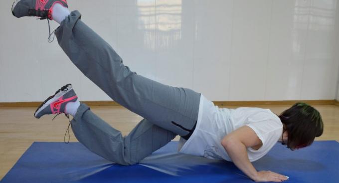 Hogyan lehet fogyni az elmúlt hónapban: push-up egy lábon