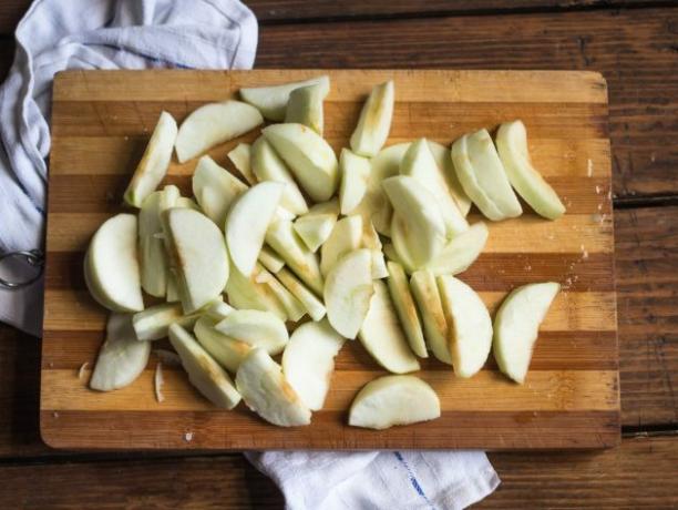 Tart Taten almával: recept. Vágja fel az almát